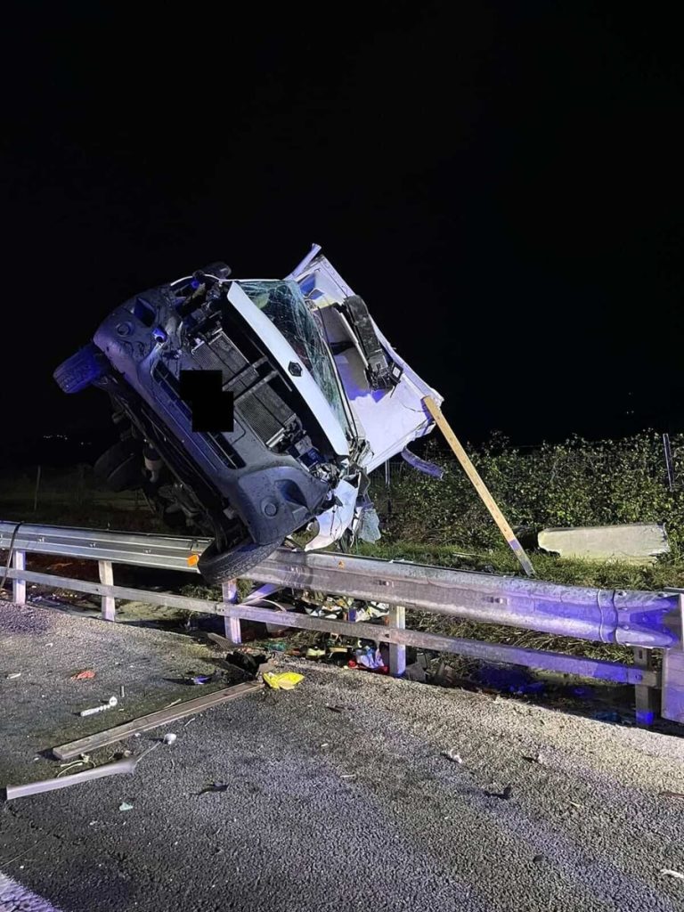 Con Il Furgone Contro Il Guardrail 42enne Romano Muore In Autostrada